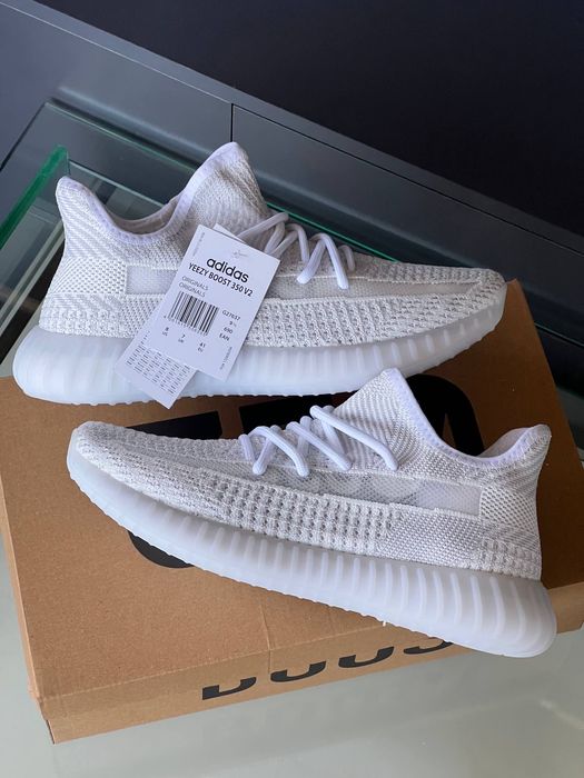 Adidasi Yeezy Boost noi