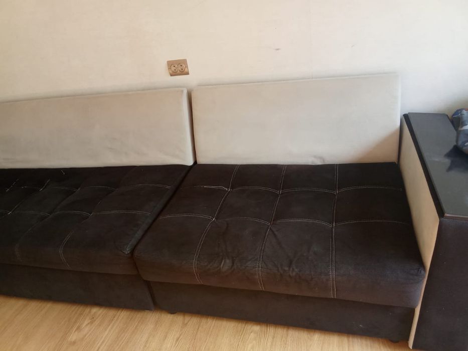 Диван длинный , тумбочка