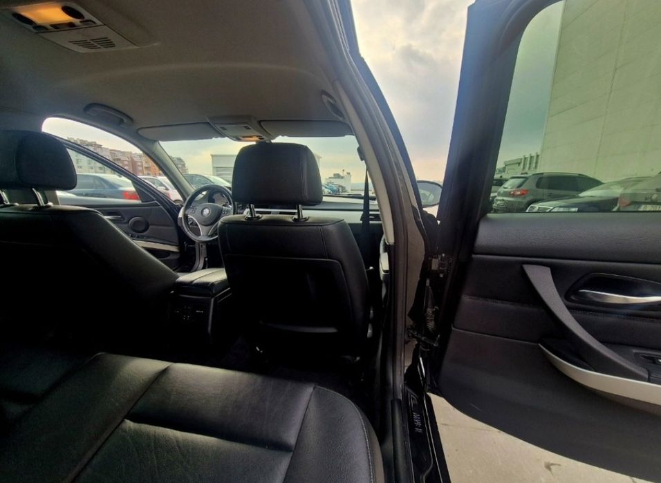BMW 330

X-DRIVE-4X4, Седан