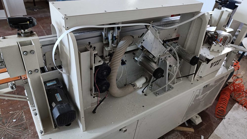 Станок кромкооблицовочный