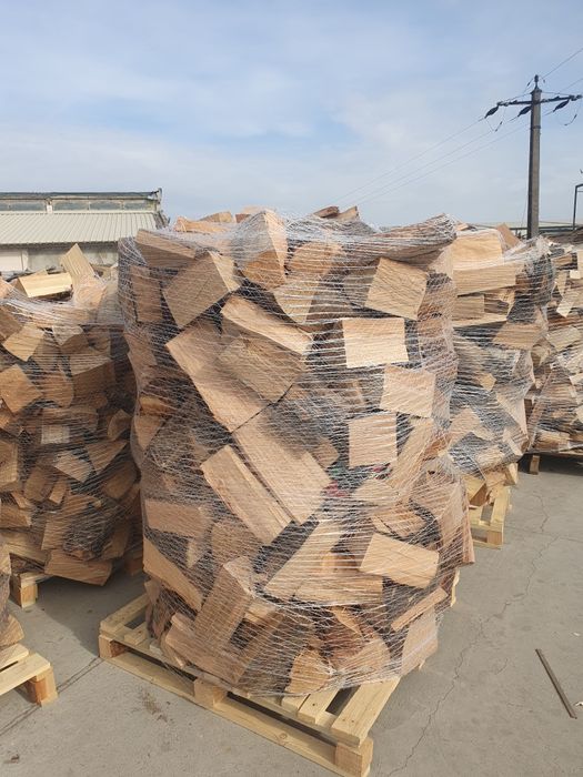 Lemn de foc de fag crăpat livrat la domiciliu