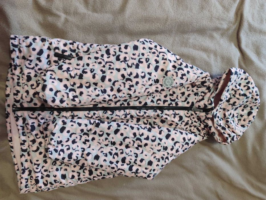 Продам куртки зимние на девочку 8-11 лет