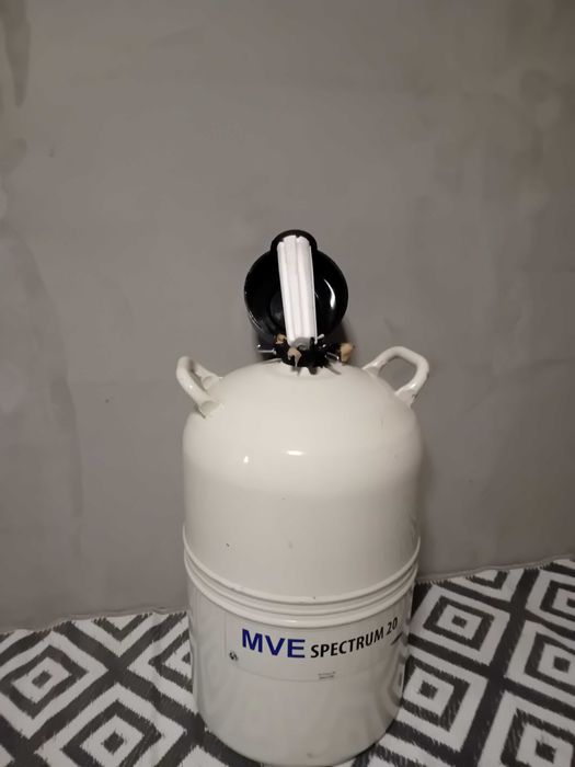 Container material seminal congelat