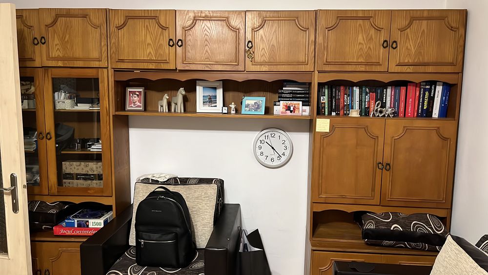 Biblioteca cu vitrina si rafturi cu usi, maro