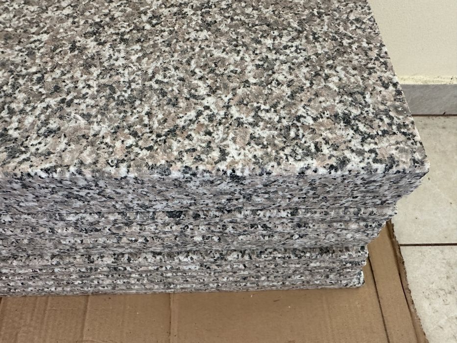 Гранит,полиран кант с фаска