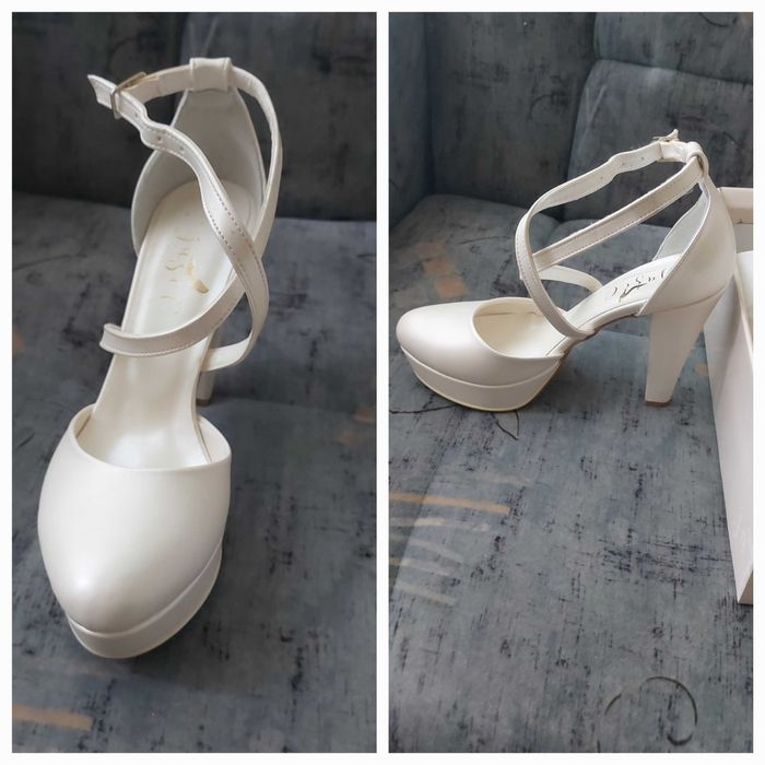 Vand rochie mireasa si accesorii