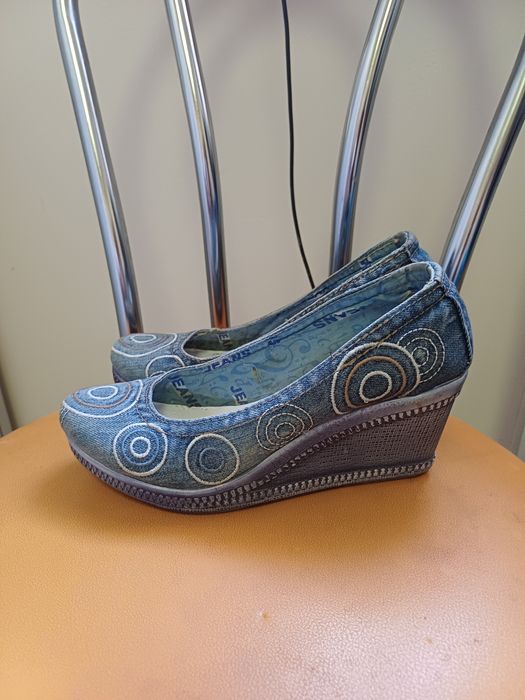 Продам (туфельки)   летние  3000тыс