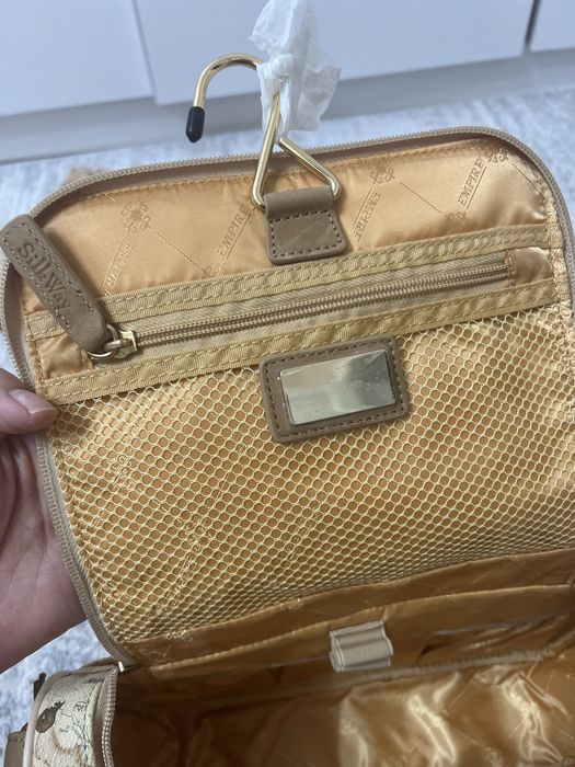 Косметичка кожаная дорожная