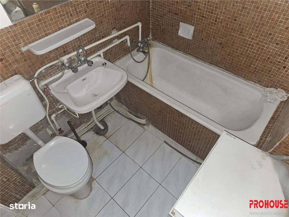 Buhusi - 3 camere  - etaj 3