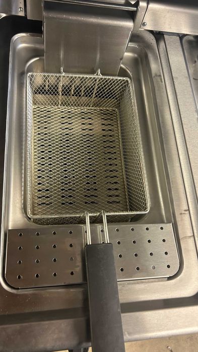 Двоен електрически фритюрник 12 + 12 литра.