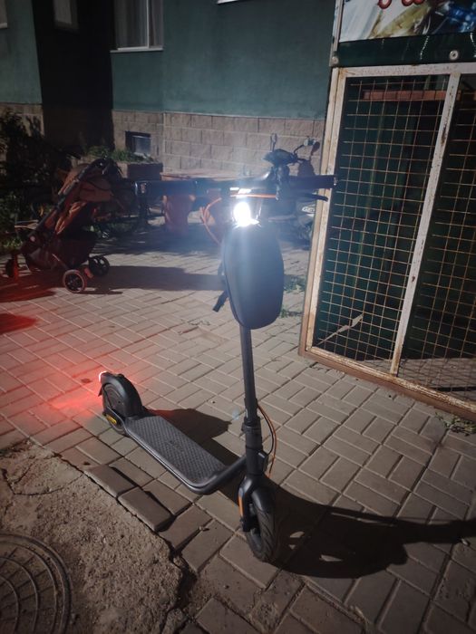 Продаю Электросамокат Ninebot.