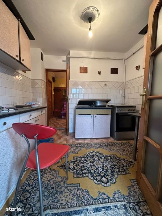 Etaj 2! Apartament 2 camere decomandat, zona Calarasi 4.