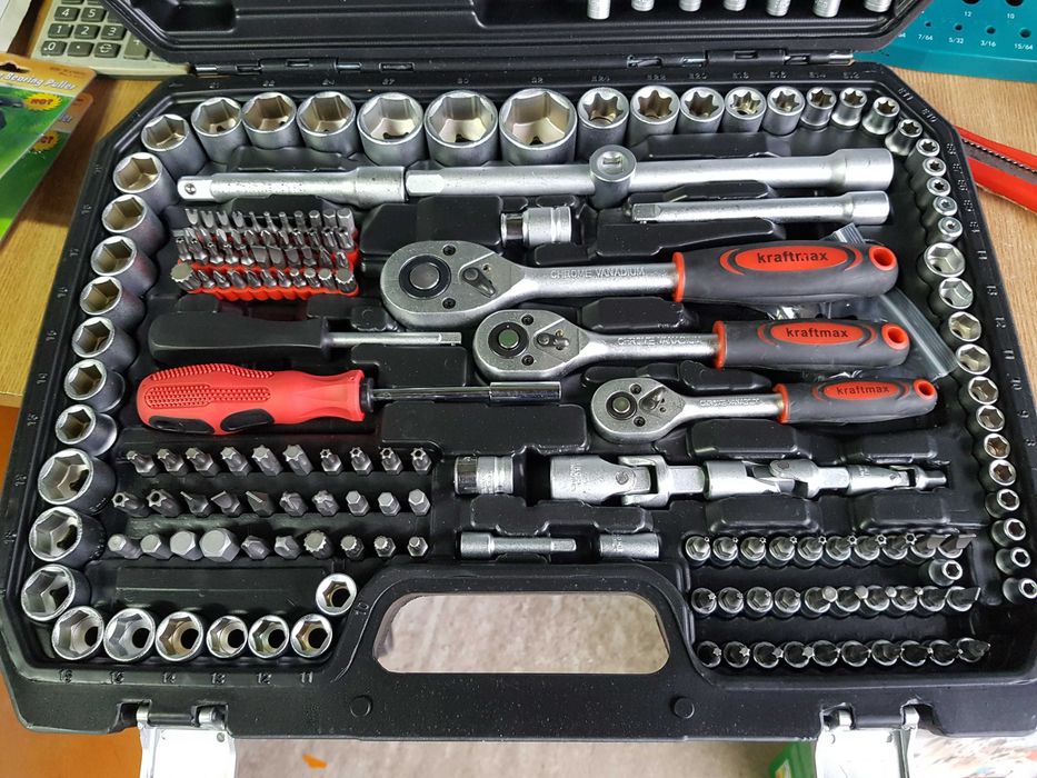 Trusa Scule in Valiza cu 3 clicet -HITMAN  216 buc .. Professional .