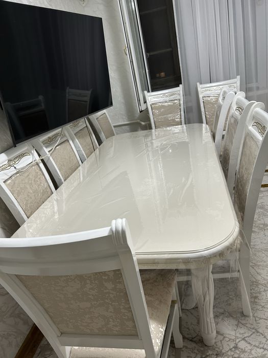 Продам гостинный стол