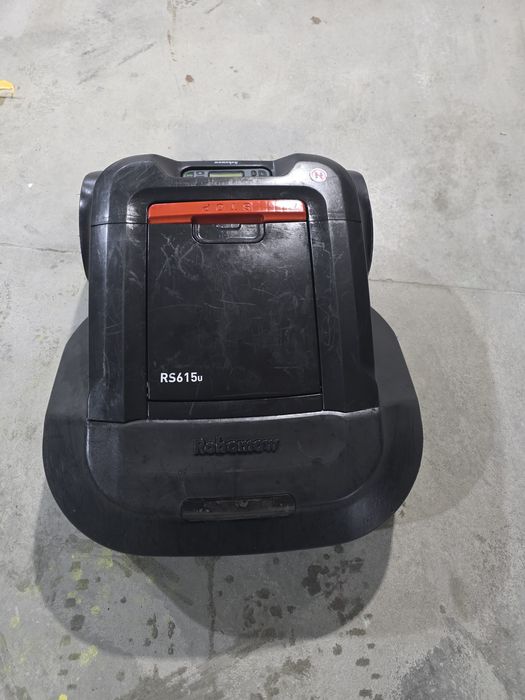 Mașină de tuns gazon Robomow RS615U