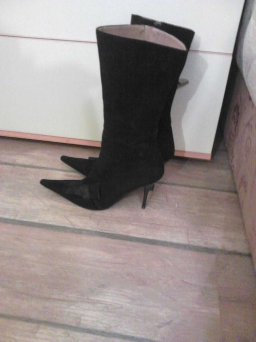 Естествен велур почти нови ботуши Номер 38 стелка 24.5см