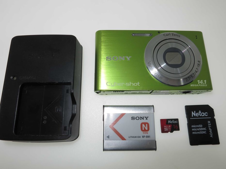 Sony Cyber-shot W320 зелен ултра компактен цифров фотоапарат камера отллично състояние като НОВ с оригинално зарядно, батерия, карта памет и кутия