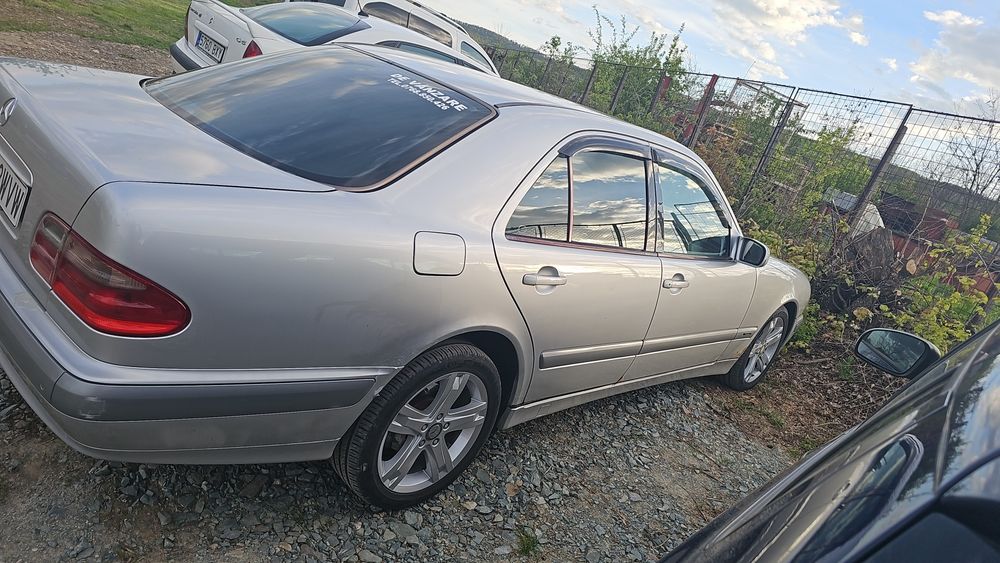 Vând Mercedes Benz W210