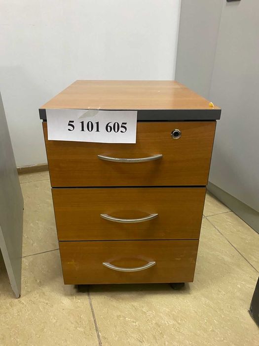 офисные столы, стулья, тумбы