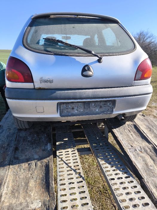 Форд фиеста 2001г. На части