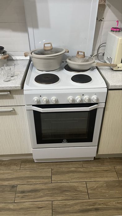 Газовая плита с духовкой