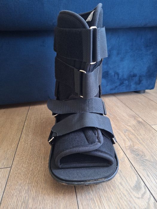 Ортеза за глезен / Ортопедичен фиксиращ ботуш