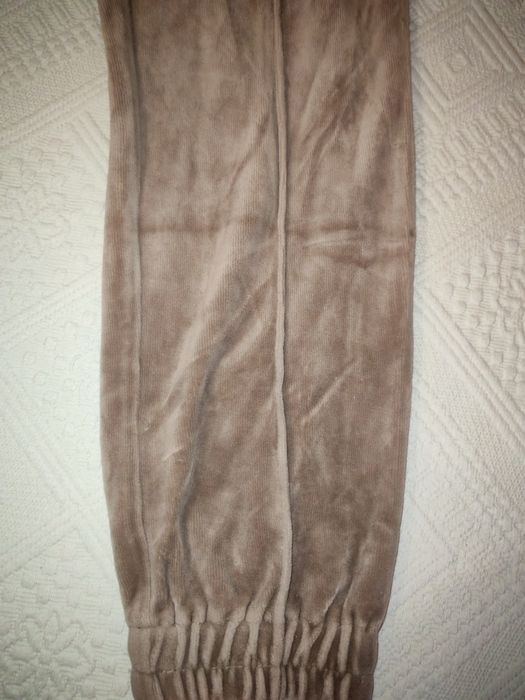 Pantaloni mărimea XS din catifea purtați de doua ori