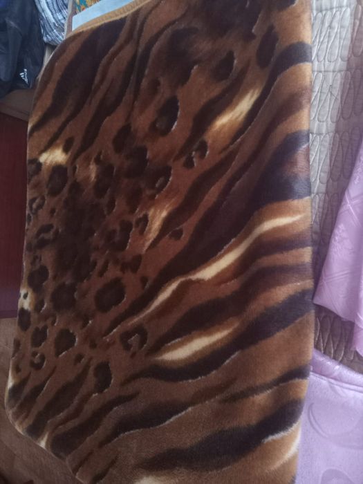 Продам  постельное белье, одеяла,полотенца, пледы и др.