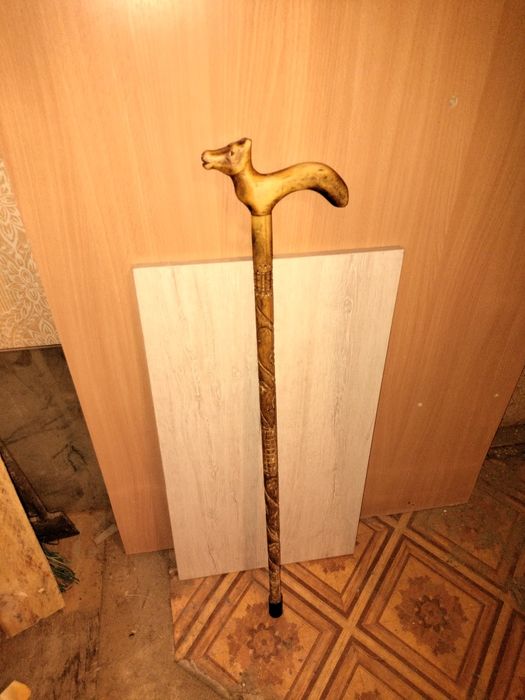 продам трость дерево в виде коня