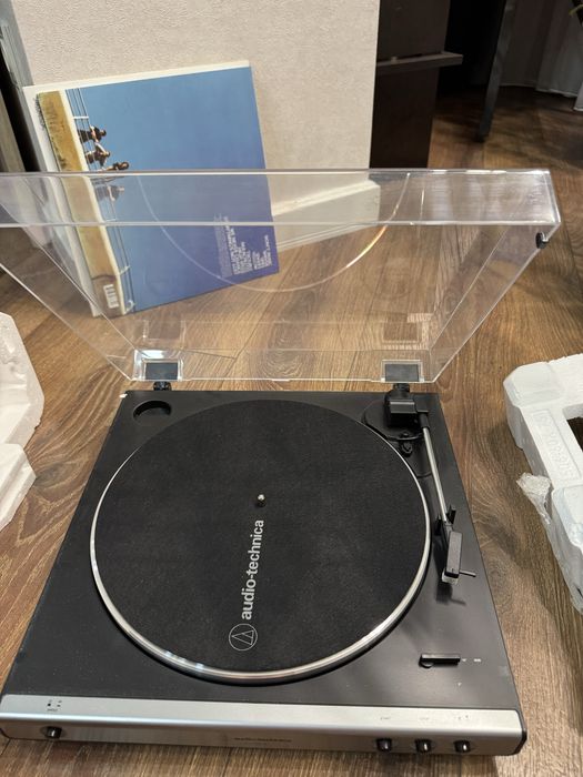Продам виниловый проигрыватель Audio technica