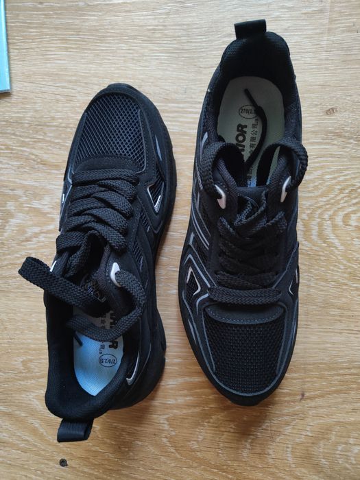 Кроссовки сатамын