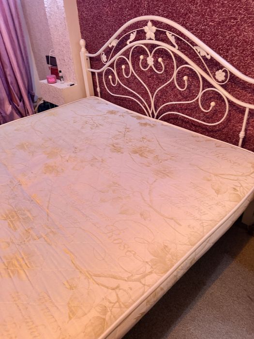 Продается кровать с матрасом