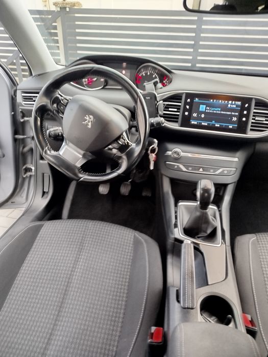 Vând Peugeot 308,Blue Hdi 100