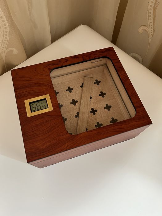 Луксозен хумидор от кедрово дърво с хигрометър – нов, 55 пури