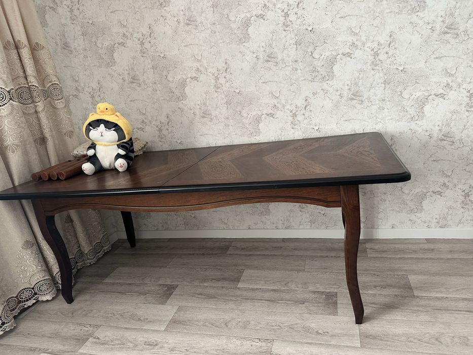 Стол со стульями