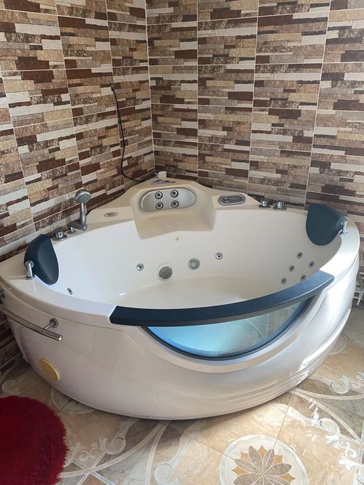 Vand jacuzzi in stare perfecta