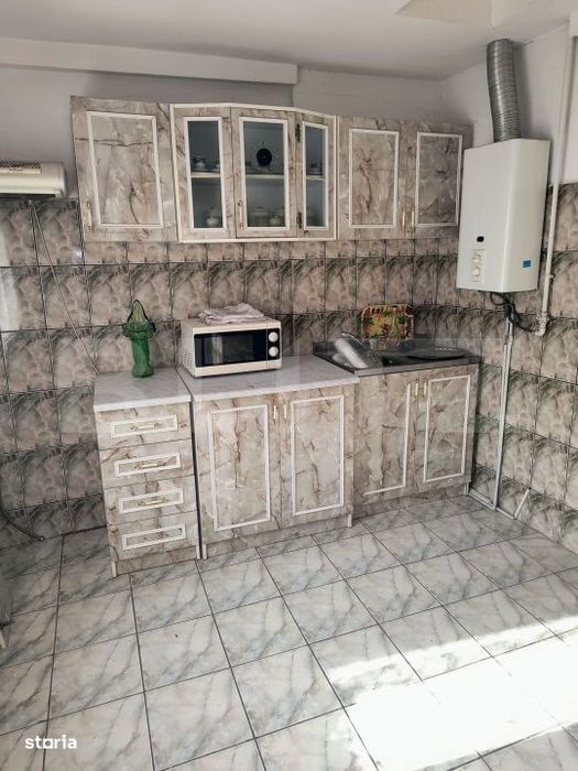 Casa mare de vanzare in centrul localitatii Cuzdrioara