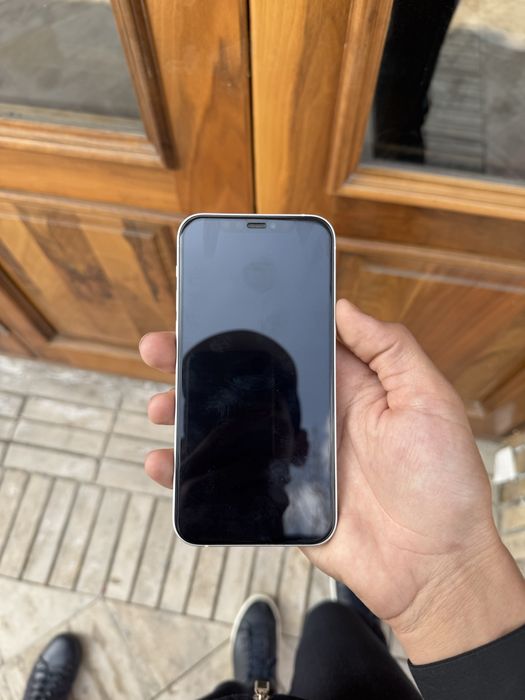 iPhone        12