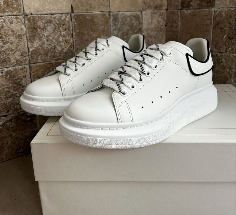 Vand Alexander Mcqueen noi, cu cutie. Orice marime disponibila