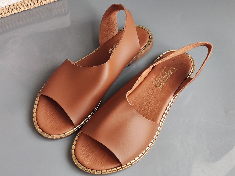 Босоножки кожаные