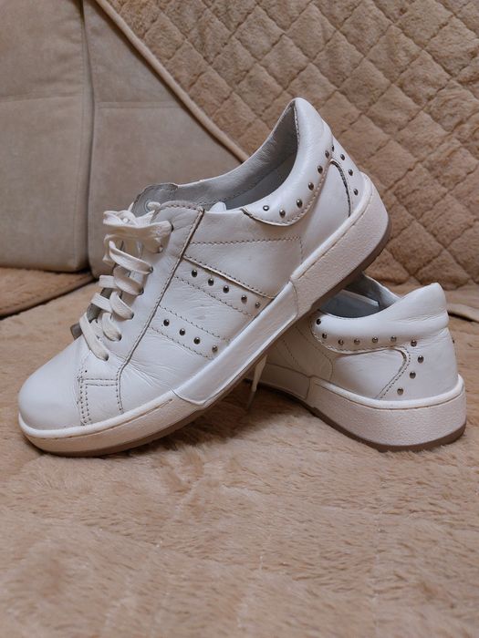 Кроссовки кожаные 36 размер