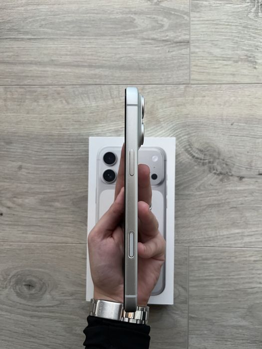 Vand iphone 17 pro max silver