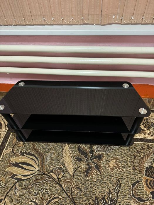 Стильная тумба под ТВ / Стеклянная / Черный глянец