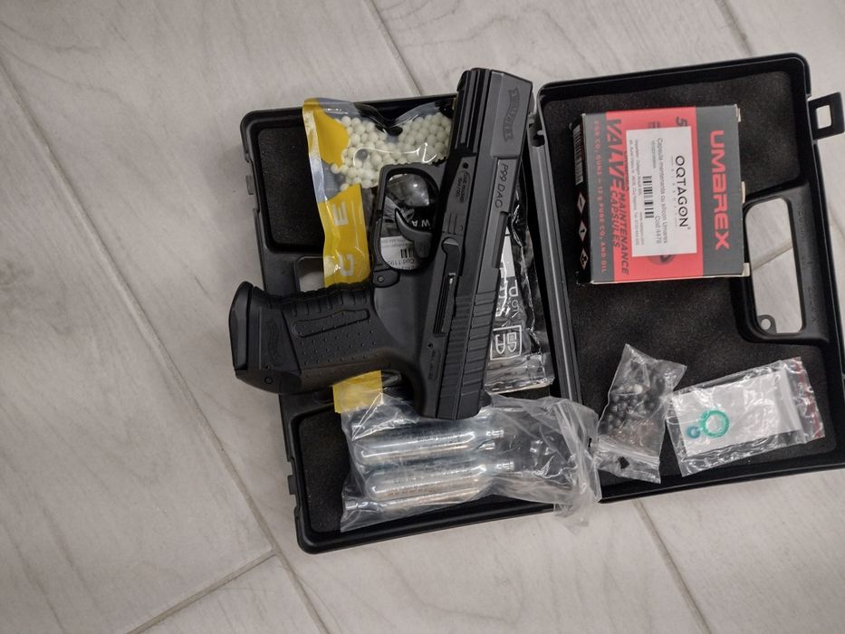 Vând pistol airsoft CO2,WALTHER P 99 DAO,nu necesita permis,3j