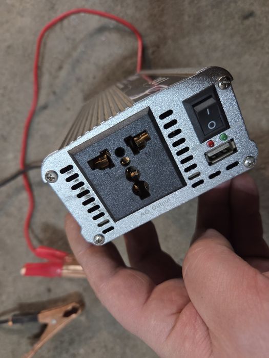 Инвертор 220V 1500ват