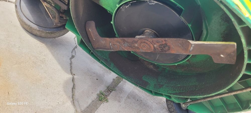 Mașina de tuns iarba Okay