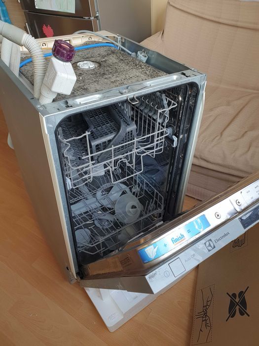 Съдомиялна за вграждане Electrolux esl4300ro, за ремонт или части