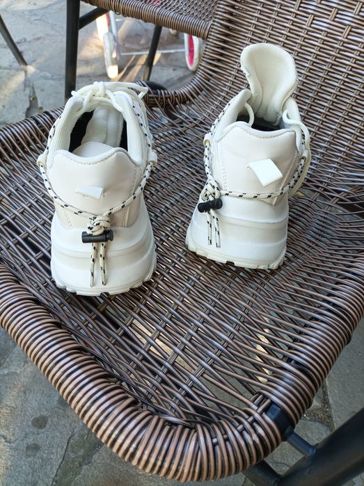 Дамски спортни обувки