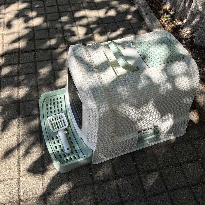Продавам котешка тоалетна