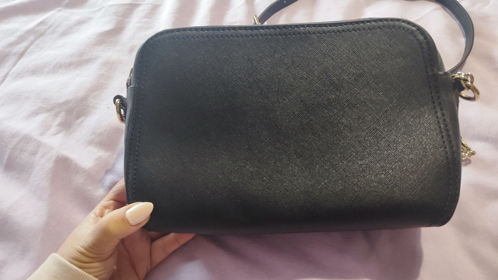 Чанта на Guess ...